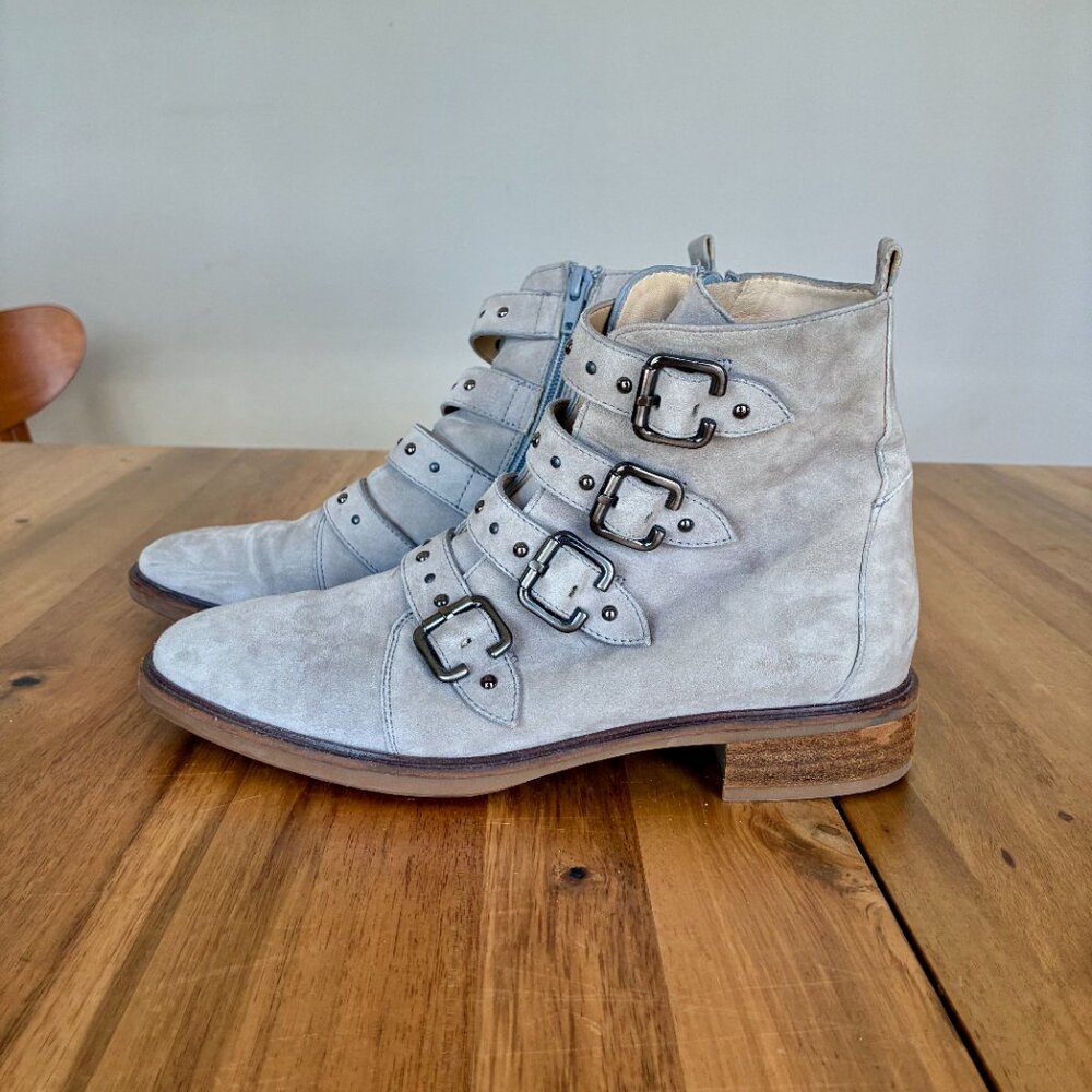 Paul Green Bootie in Cloud Suede US